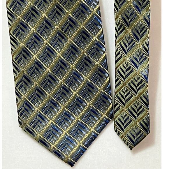 Carlo Monza Italy geometric 100% silk tie. Blue and gray/green 3-D effect. - Picture 5 of 5